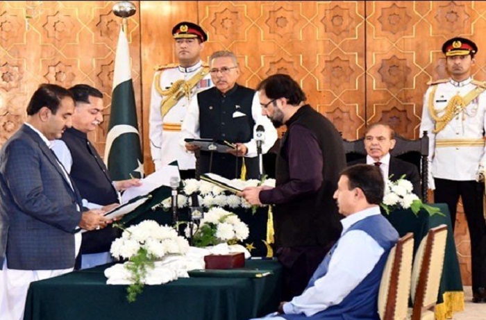 کابینہ میں نئے وزرا کی شمولیت، صدر عارف علوی نے حلف لیا