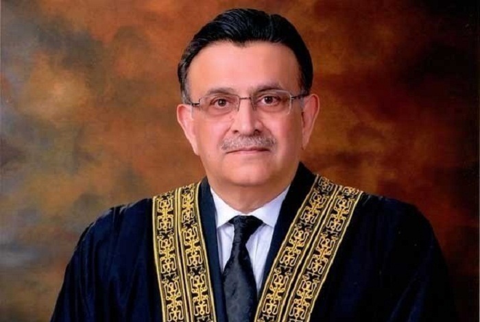 آئین کے تحفظ پر گالیاں پڑتی ہیں لیکن اپنا کام کرتے رہیں گے، چیف جسٹس