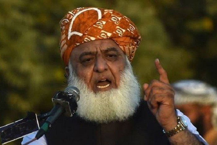 مولانا فضل الرحمان کا جمعے کو یومِ تحفظِ آئین منانے کا اعلان