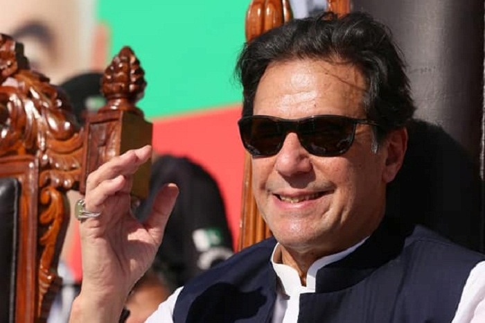 حکمران غداری کا مقدمہ بنا کر مجھے راستے سے ہٹانا چاہتے ہیں، عمران خان