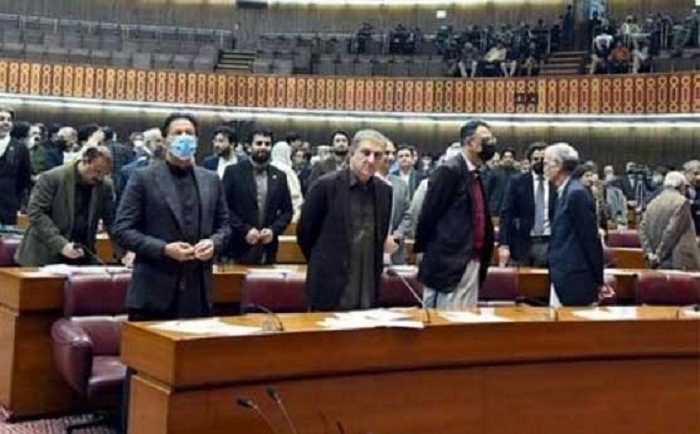 پی ٹی آئی کے اراکین اسمبلی استعفوں کی تصدیق کیلیے طلب