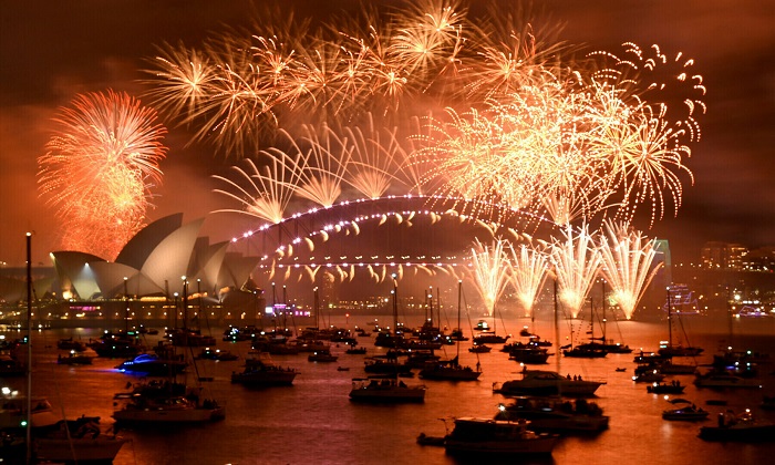 پاکستان سمیت دنیا میں نئے سال 2023 کا شاندار استقبال