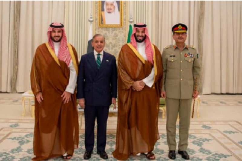 وزیر اعظم شہباز شریف اور سعودی ولی عہد محمد بن سلمان کی ملاقات