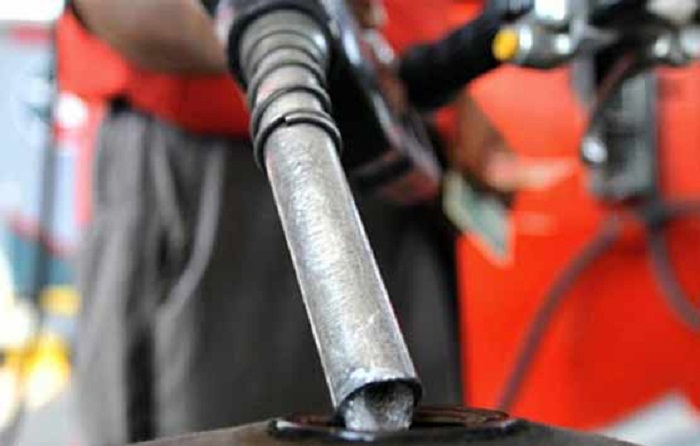 حکومت نے پیٹرول کی فی لیٹر قیمت میں 30 روپے کا اضافہ کردیا