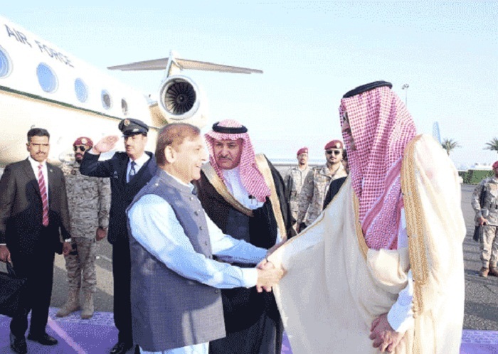 وزیراعظم شہبازشریف تین روزہ دورے پر سعودی عرب پہنچ گئے